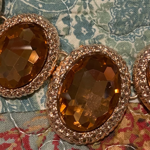 Costume Jewelry Necklace - Picture 2 of 2